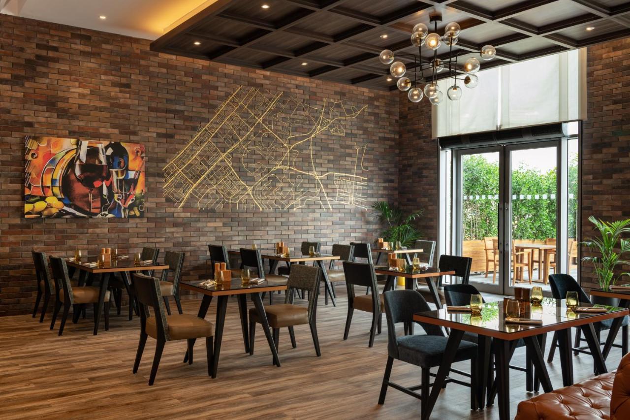 Hotel Radisson Dubai Damac Hills Exteriér fotografie