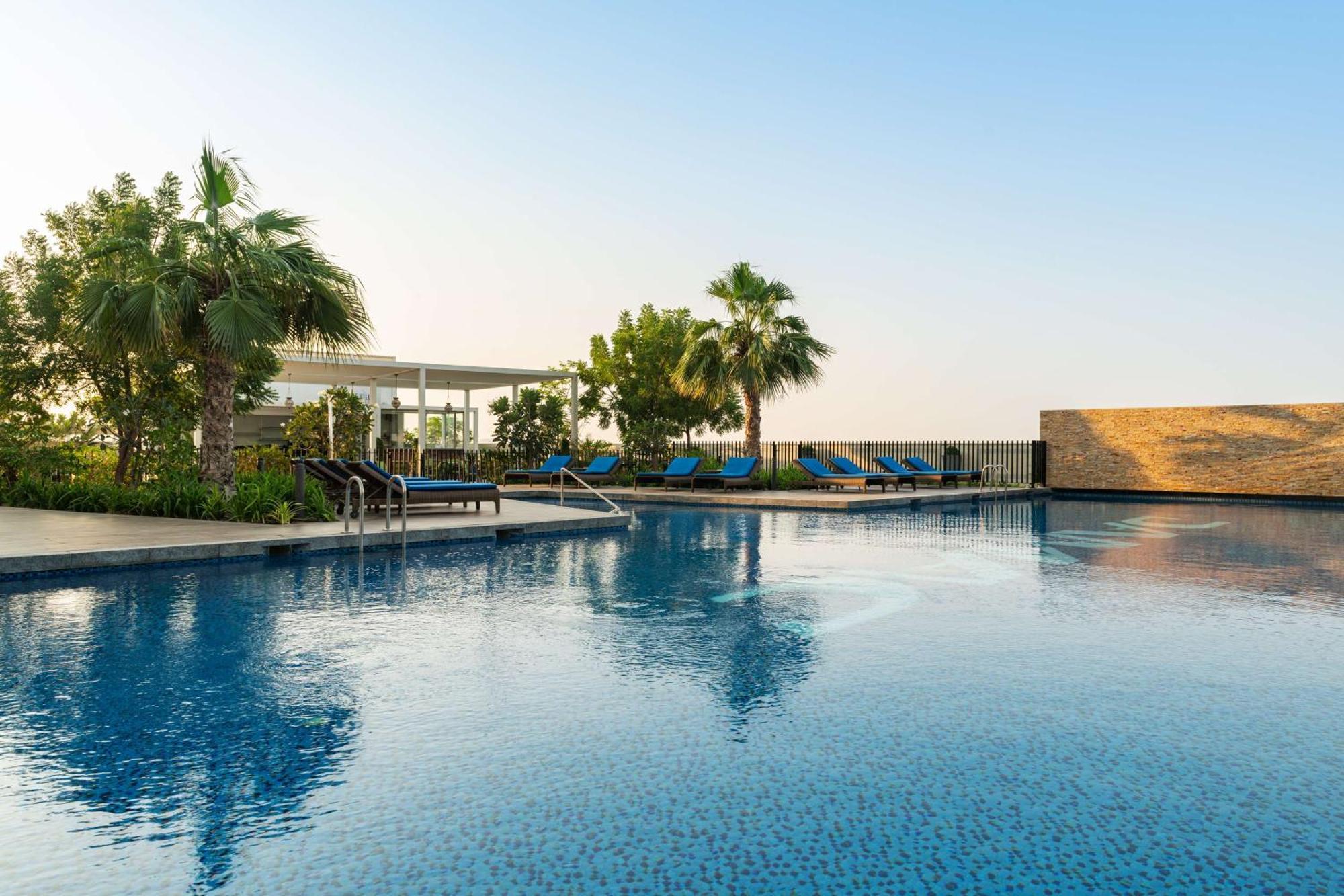 Hotel Radisson Dubai Damac Hills Exteriér fotografie