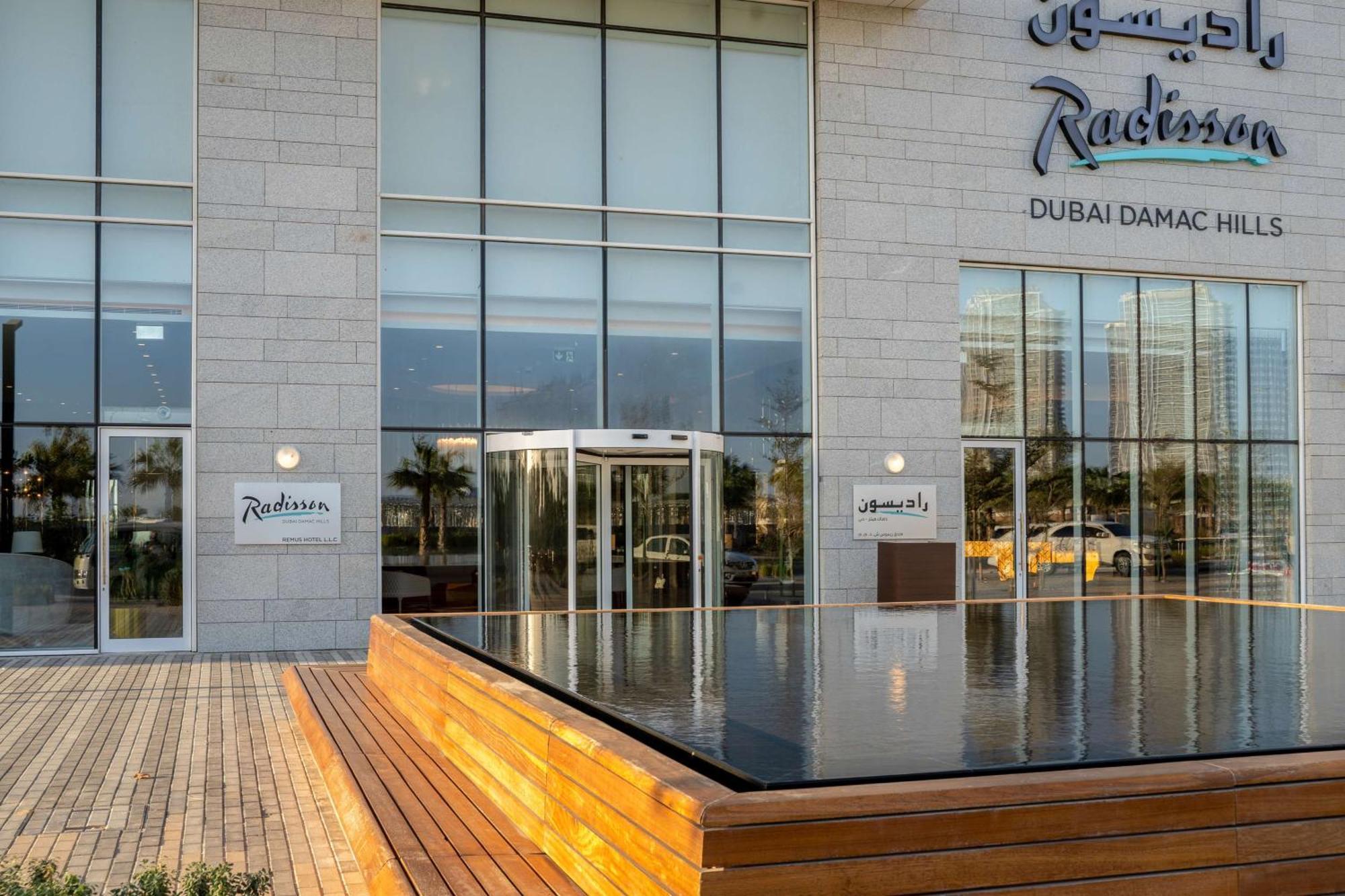 Hotel Radisson Dubai Damac Hills Exteriér fotografie
