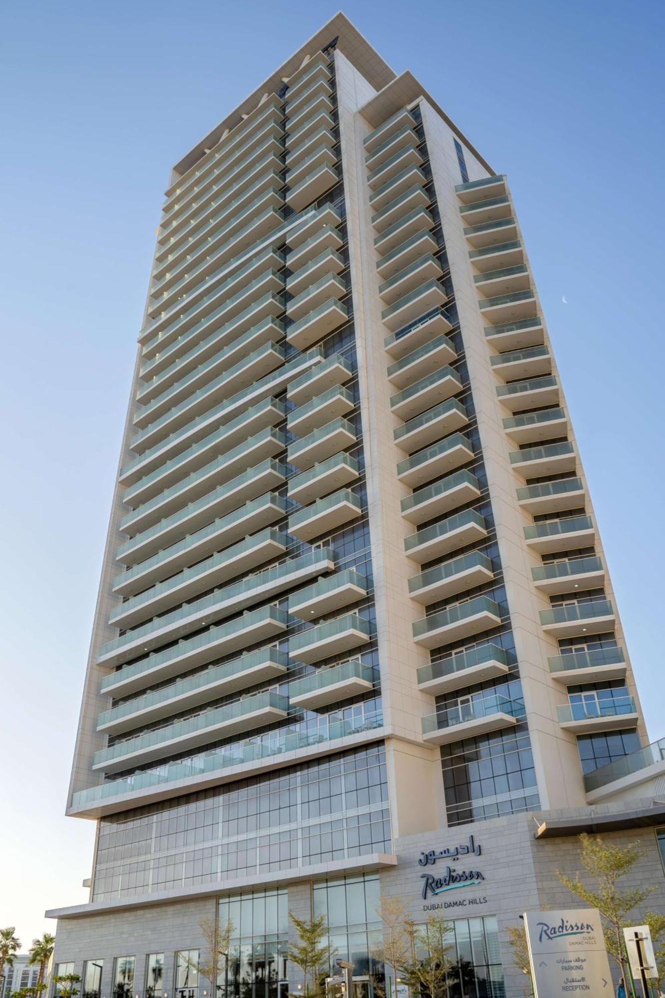 Hotel Radisson Dubai Damac Hills Exteriér fotografie