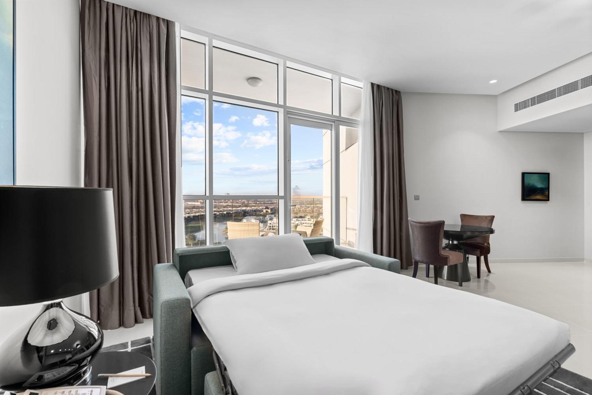 Hotel Radisson Dubai Damac Hills Exteriér fotografie